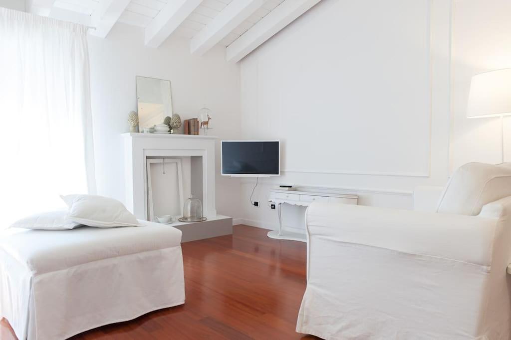Di Tutto Punto In Centro A เวโรนา ภายนอก รูปภาพ